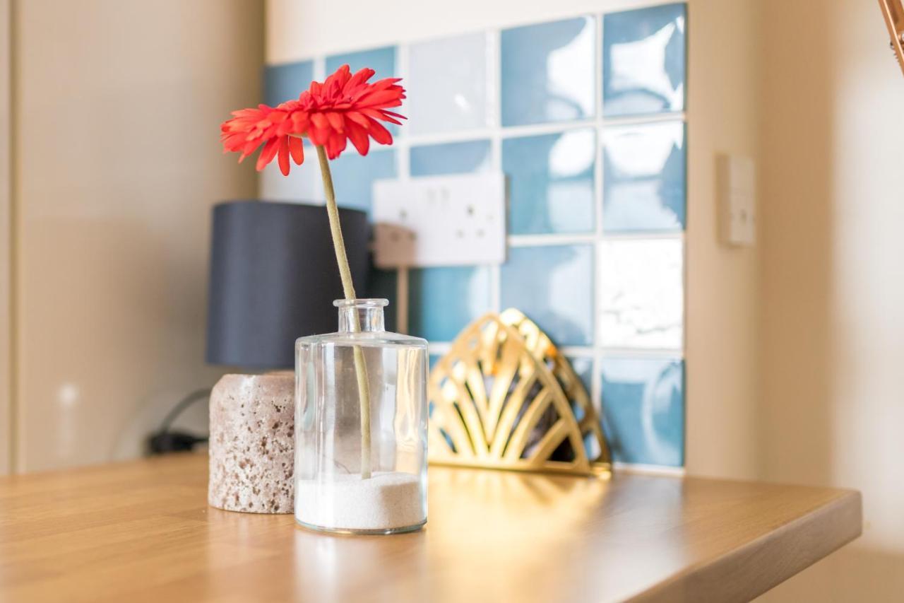The Ella Fitzgerald - Modern 2 Bedroom Apartment, Super Close To City Centre Cardiff Exteriör bild