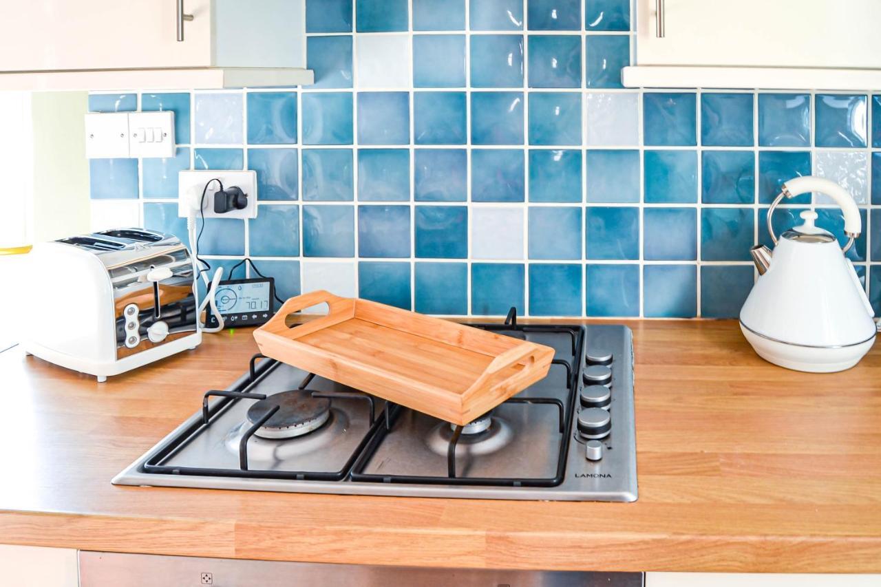 The Ella Fitzgerald - Modern 2 Bedroom Apartment, Super Close To City Centre Cardiff Exteriör bild